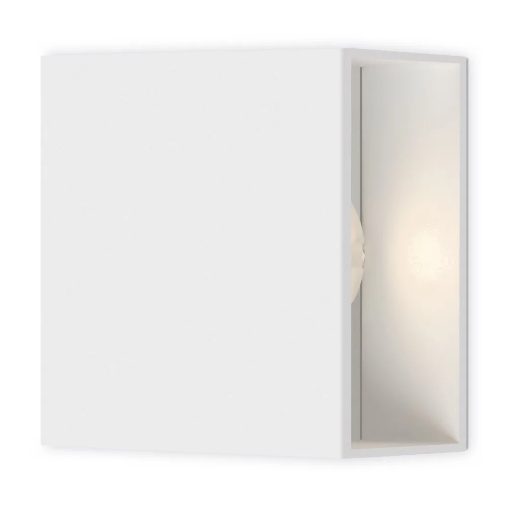 Светодиодный настенный светильник (бра) Cube FR10005WL-L6W. Серия настенных светильников Cube, предназначена для декоративной подсветки интерьеров. Модели выполнены из металла, что гарантирует надежность и долговечность эксплуатации. Строгая прямоугольная